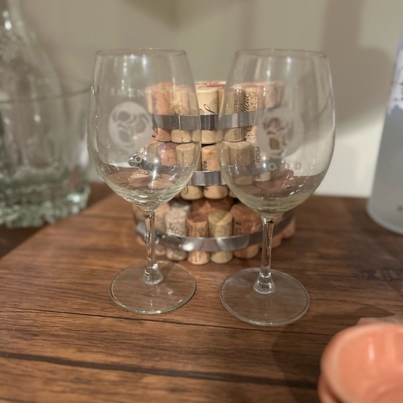 RAVENSWOOD WINERY | Crystal Clear Wine Glass Pair with winery logo - Picture 5 of 13